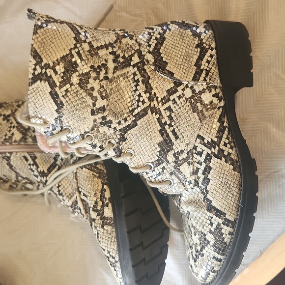Like new condition Faux snakeskin boots - Picture 1 of 3